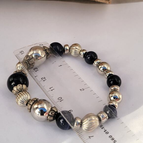 Vintage black and silver stretch bracelet with ribbed and smooth beads - Picture 9 of 10